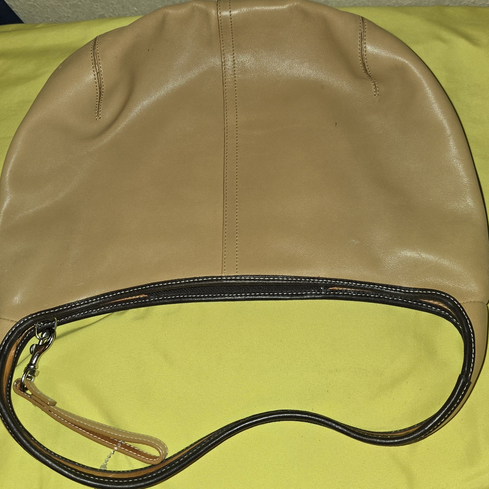 Elegant Tan Vintage Coach Leather Hobo Bag
